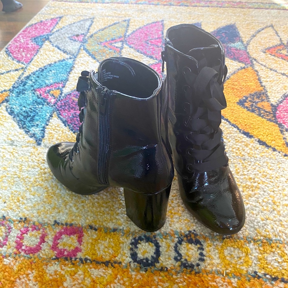 Kenneth Cole Reaction black boots